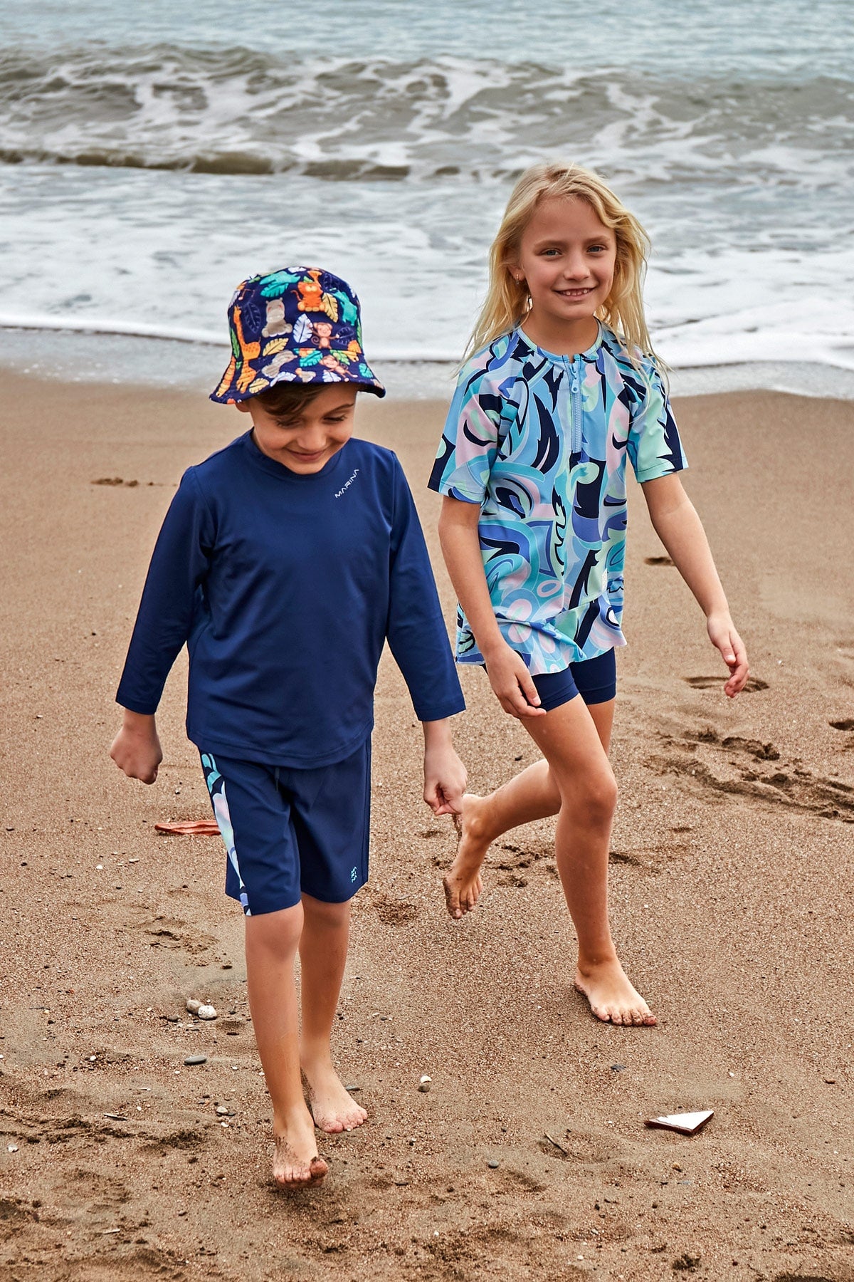 شورت للأولاد باللون الأزرق البحري B2433