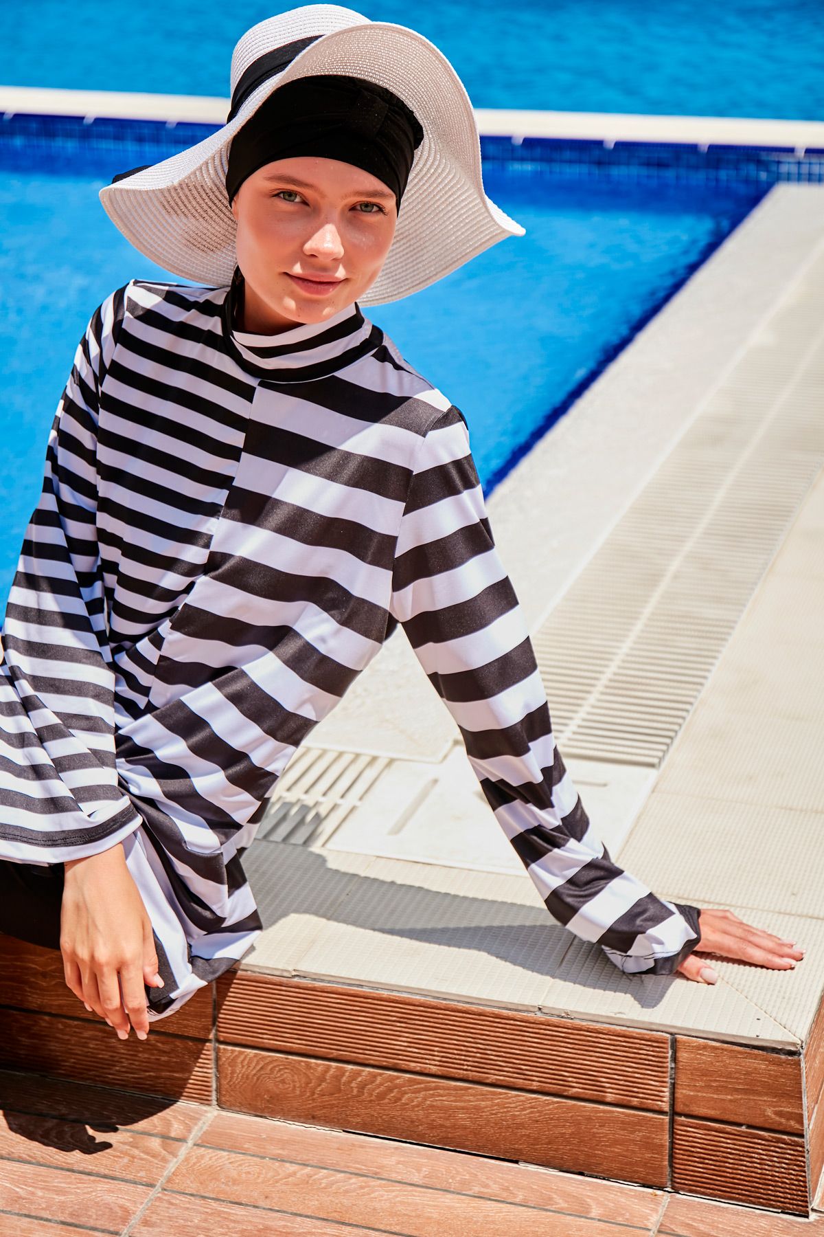 ملابس سباحة محتشمة بوركيني من الليكرا باللون الأسود 1951