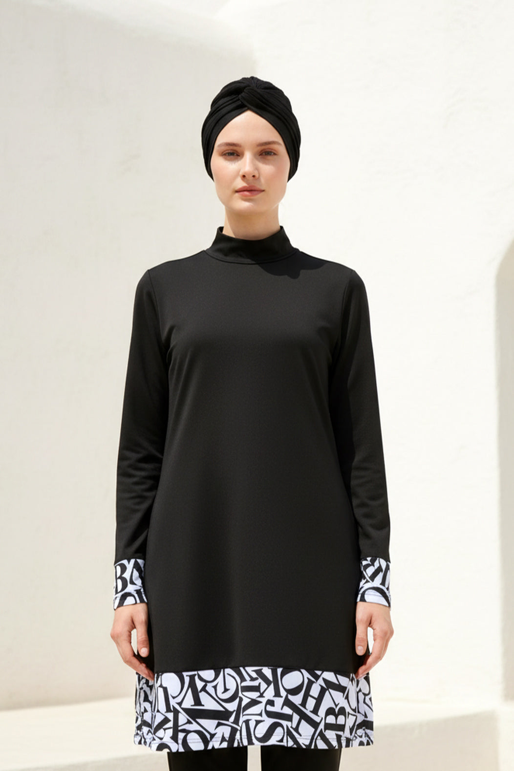 طقم ملابس سباحة محتشمة من الليكرا السوداء المنقوشة، يغطي الجسم بالكامل - 4 قطع، موديل 1977 صورة ثانوية