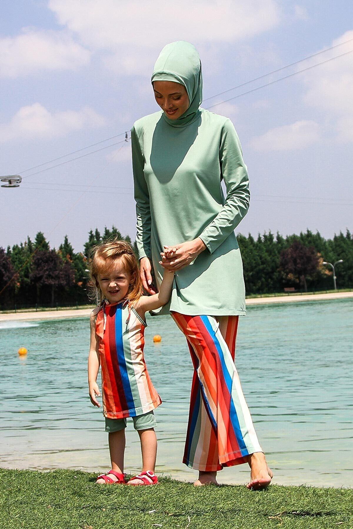 ملابس سباحة للأطفال باللون الأخضر من الليكرا K2210