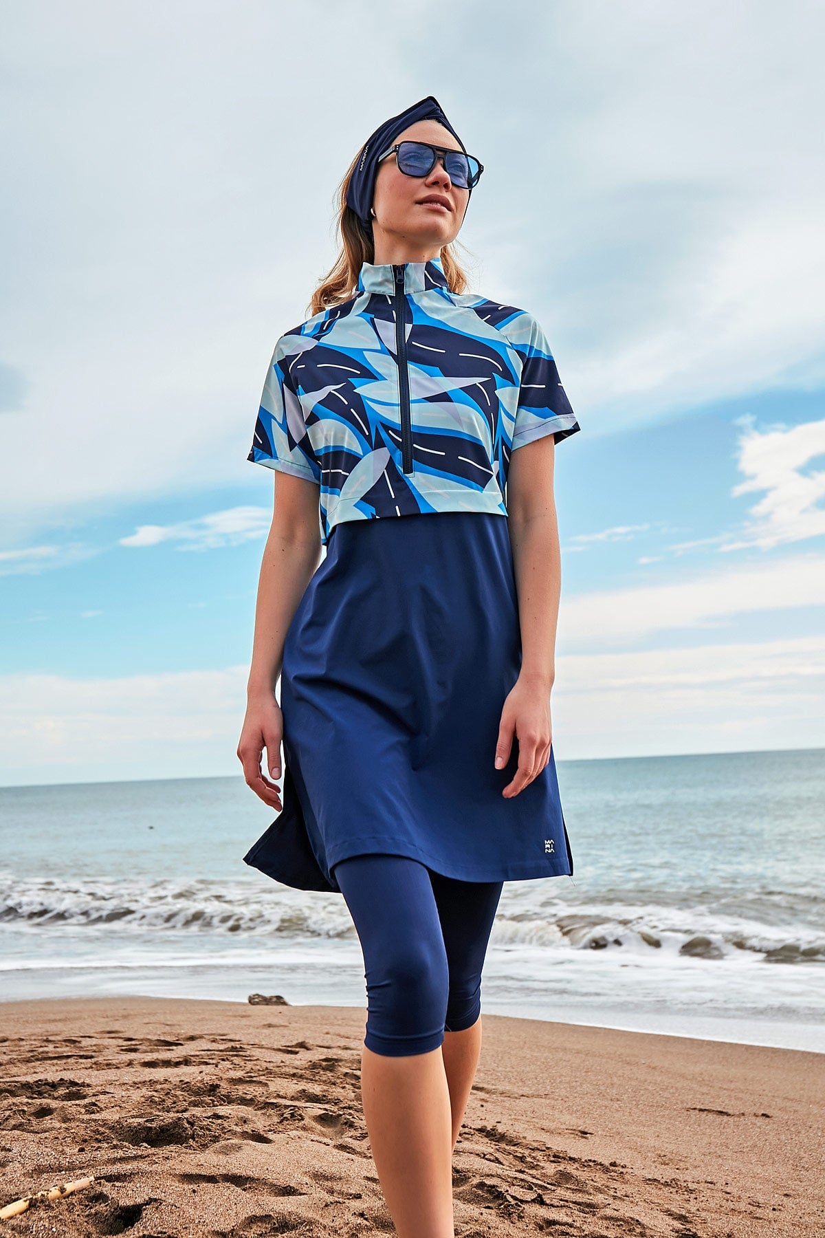 ملابس سباحة منسوجة باللون الأزرق الداكن بتغطية نصفية M2446 الصورة الرئيسية