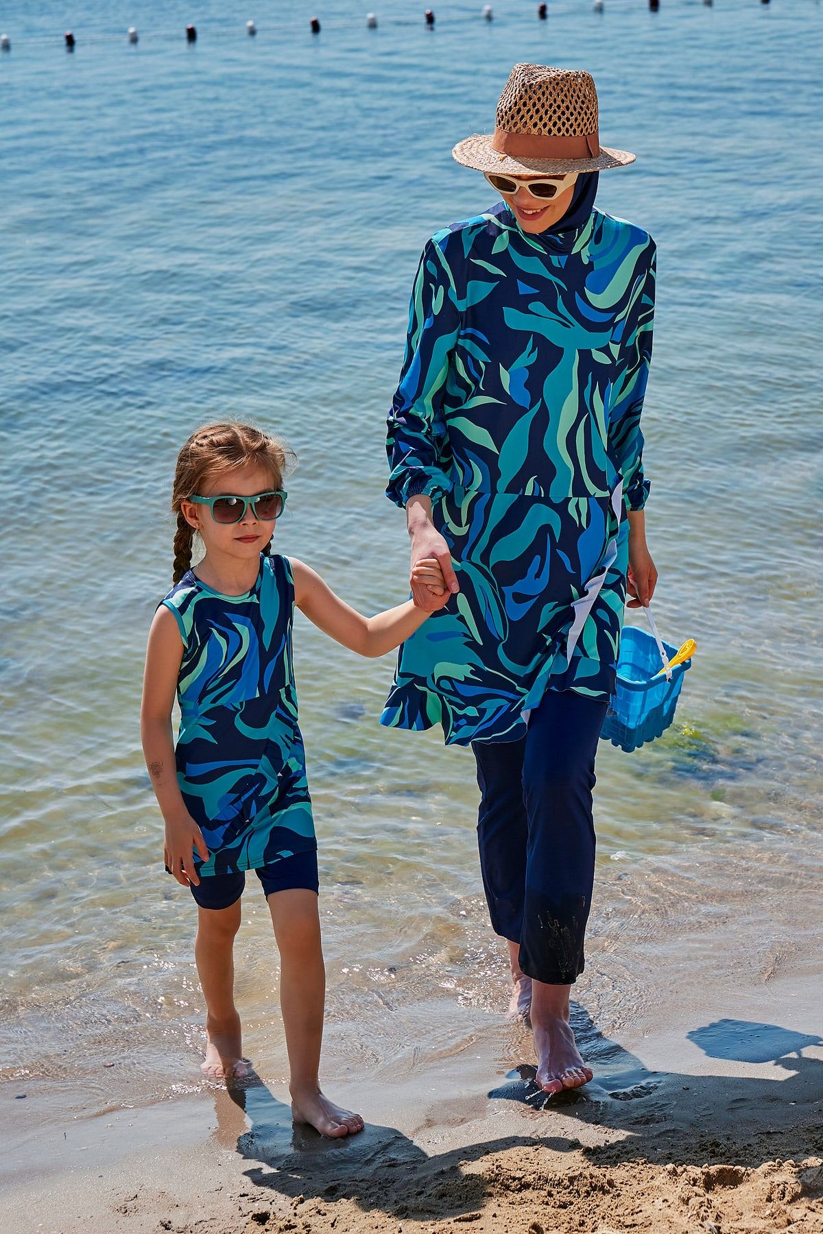 ملابس سباحة للأطفال من الليكرا باللون الأزرق البحري K2334 الصورة الرئيسية