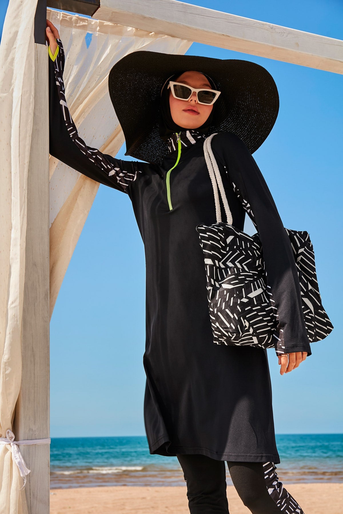 Girls Modest Teen Swimwear Black Side Patterned 4-Piece Set G2331