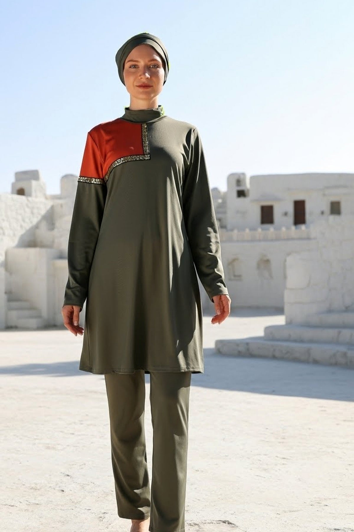 طقم ملابس سباحة محتشمة من الليكرا الكاكي، يغطي الجسم بالكامل - 3 قطع، موديل M2108 صورة ثانوية