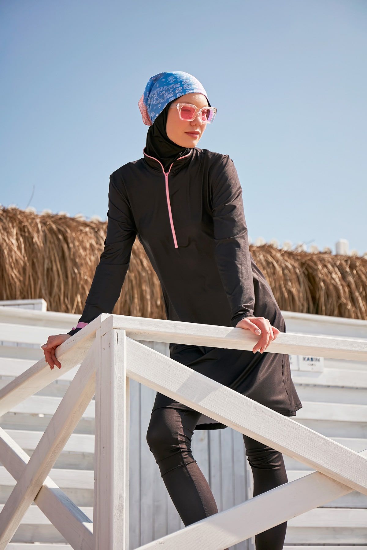 ملابس سباحة محتشمة بوركيني من الليكرا باللون الأسود M2330