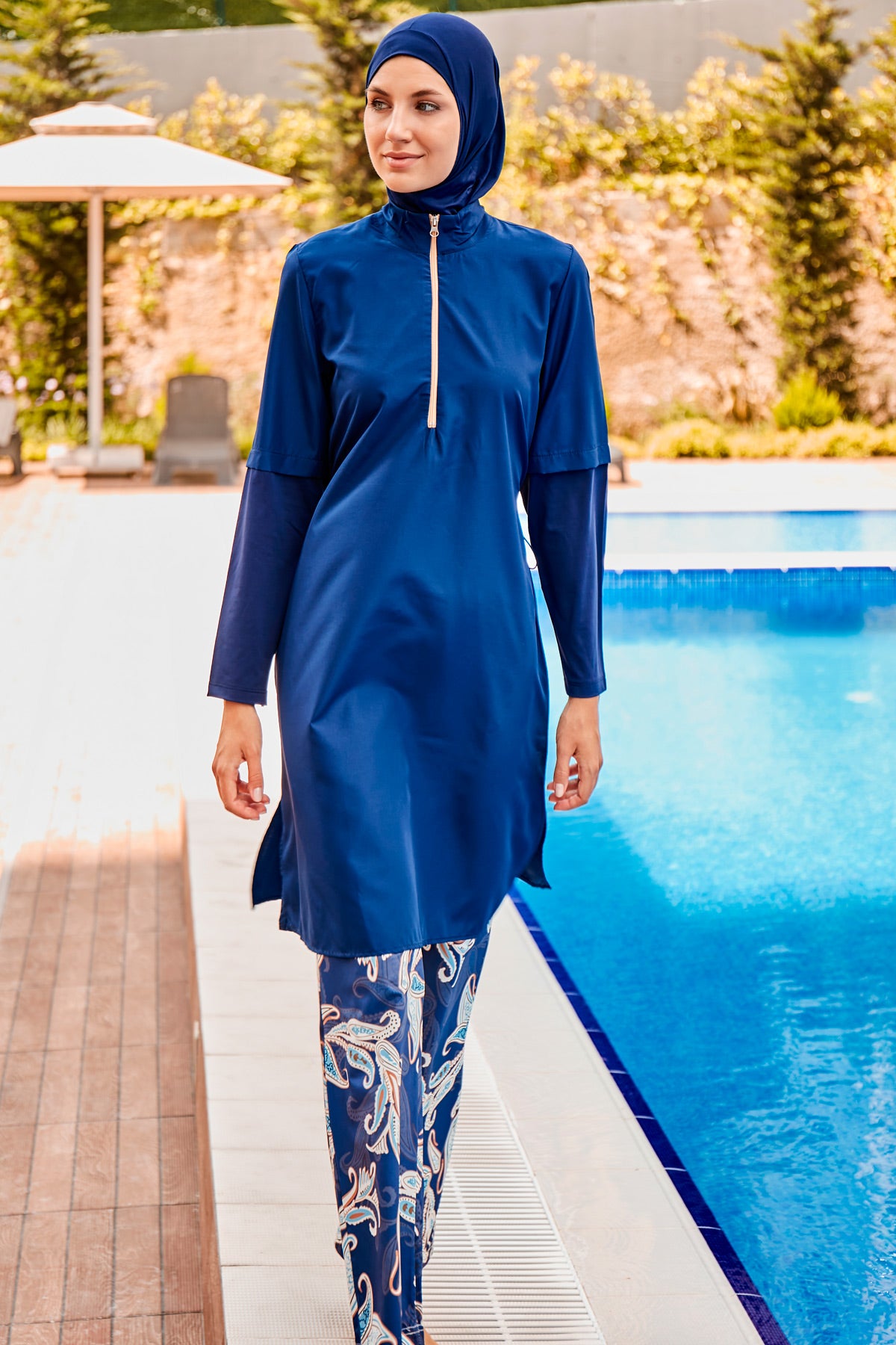 طقم بوركيني من أربع قطع بنقشة أوراق الشجر باللون الكحلي - ملابس سباحة محتشمة بتغطية كاملة M2260