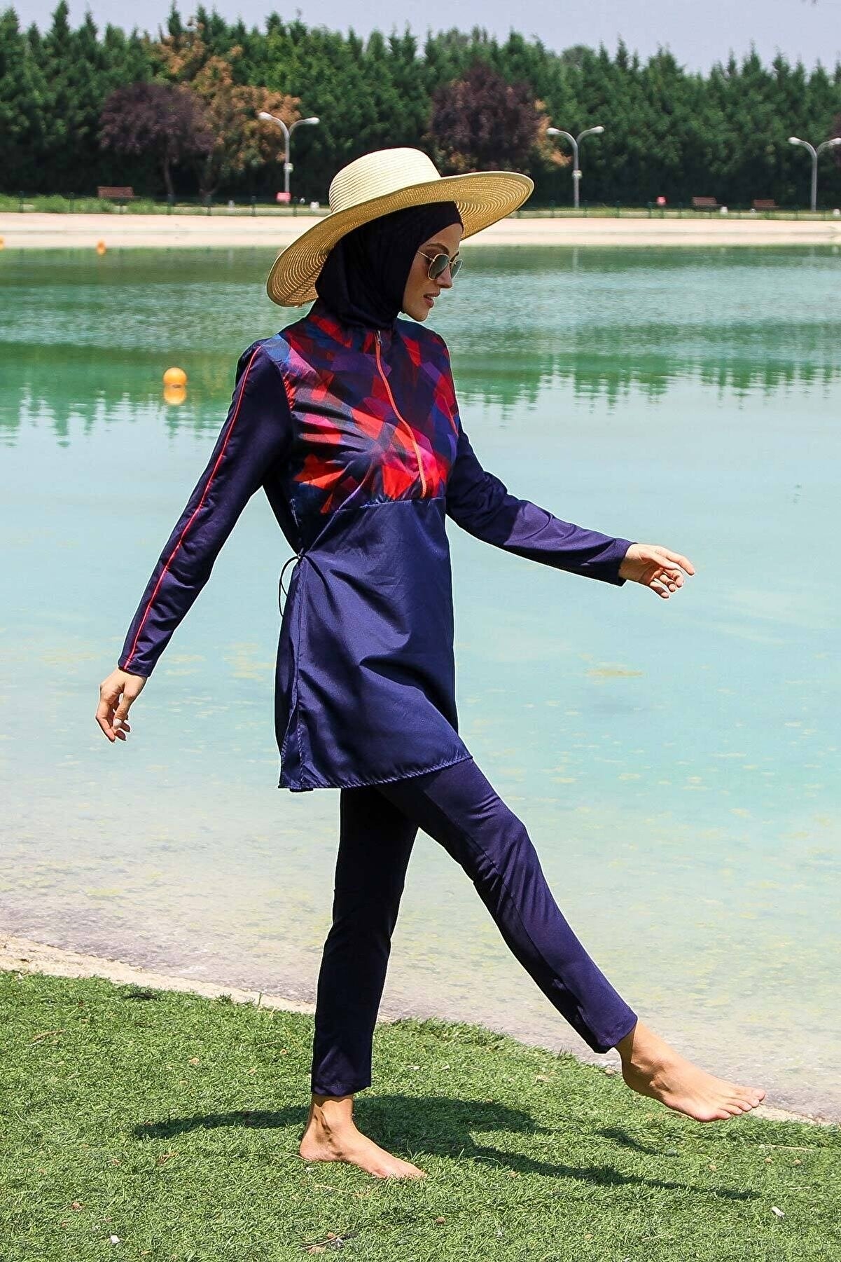 طقم بوركيني من ثلاث قطع مطبوع باللون الكحلي - ملابس سباحة محتشمة بتغطية كاملة M2269