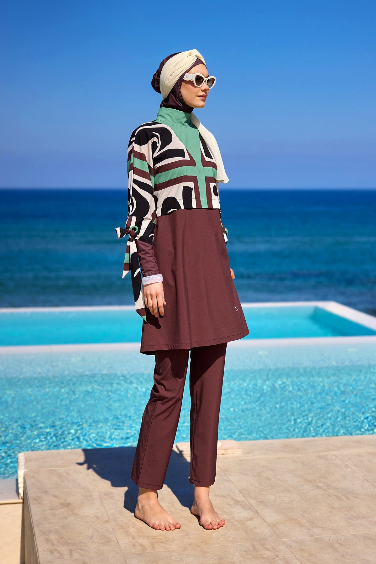 بوركيني أسود أنيق - طقم ملابس سباحة إسلامية تغطي الجسم بالكامل M2519 