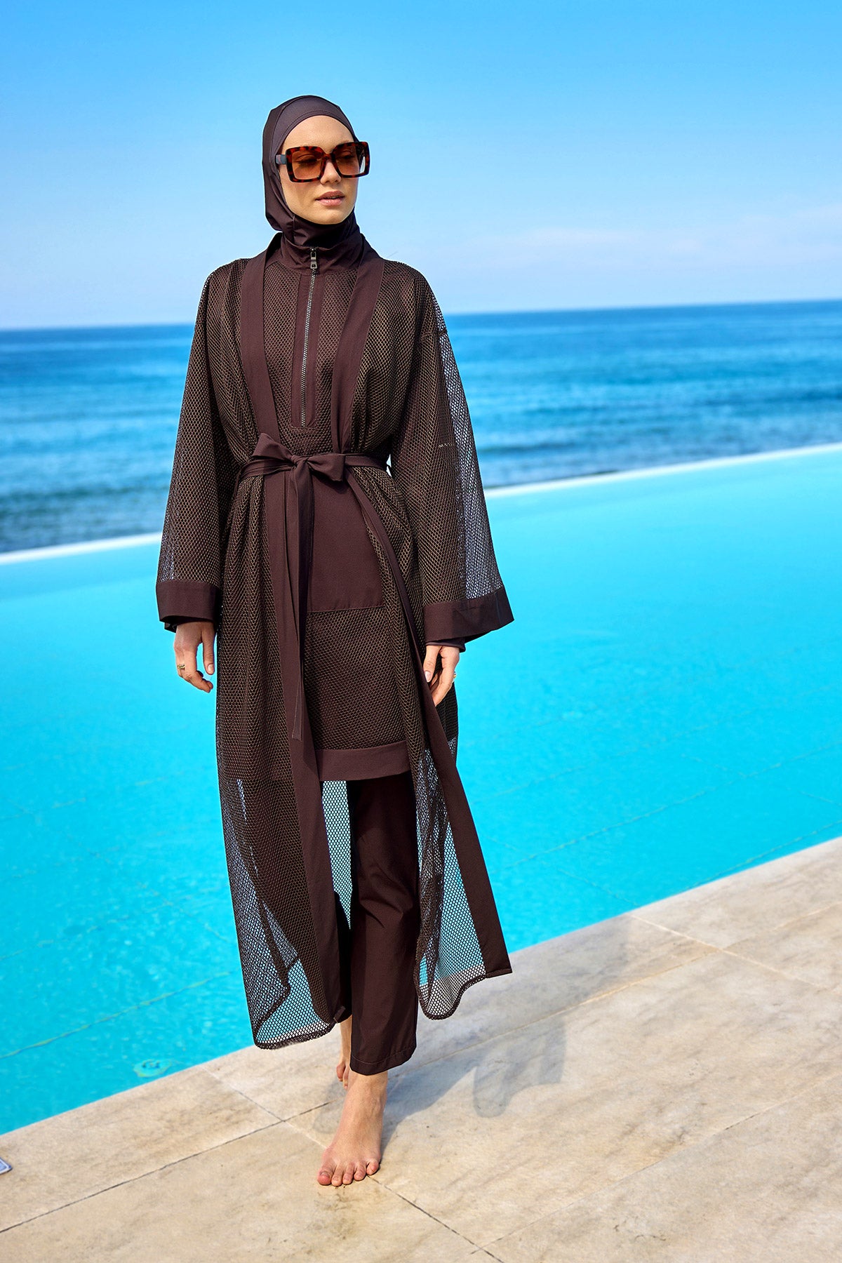 طقم بوركيني بني اللون، بتغطية كاملة وتفاصيل من التول، بتصميم محتشم، موديل M2534-4 