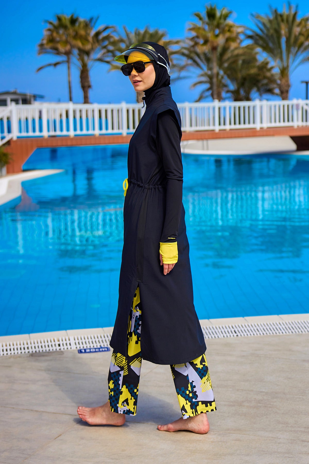 طقم مايوه بوركيني إسلامي كامل التغطية من مارينا باللون الأسود M2501-1 