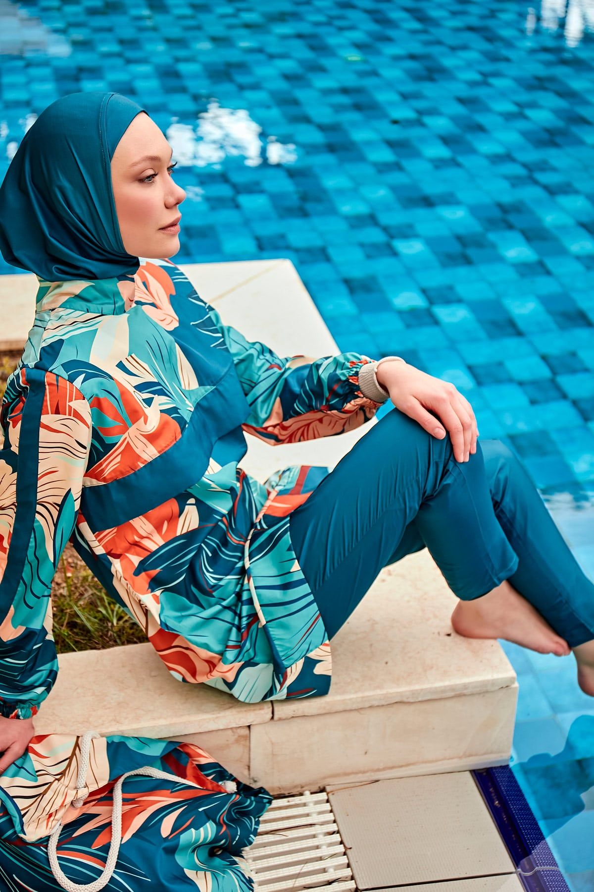 ملابس سباحة بوركيني ملونة ومحتشمة R2411