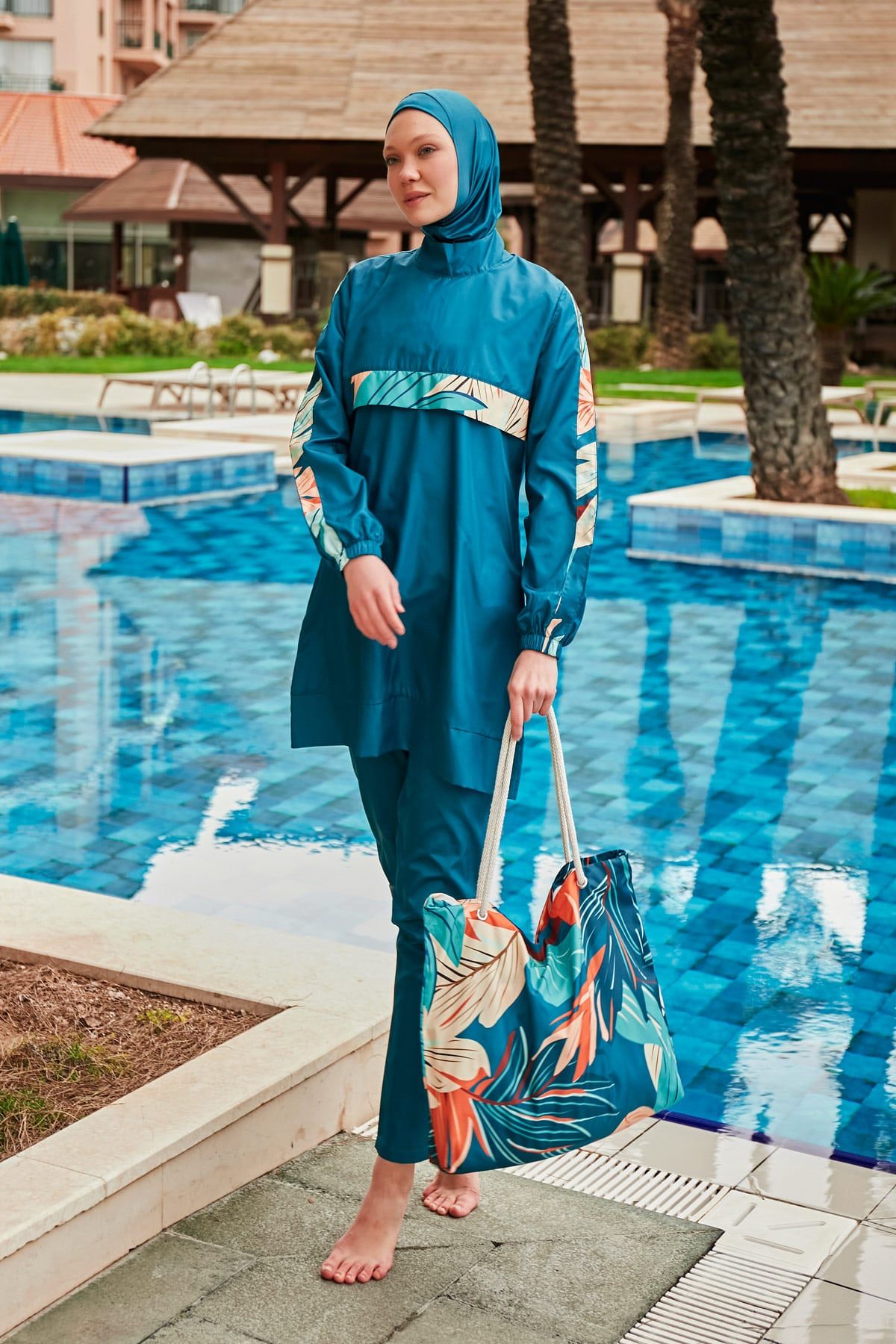 ملابس سباحة بوركيني ملونة ومحتشمة R2410