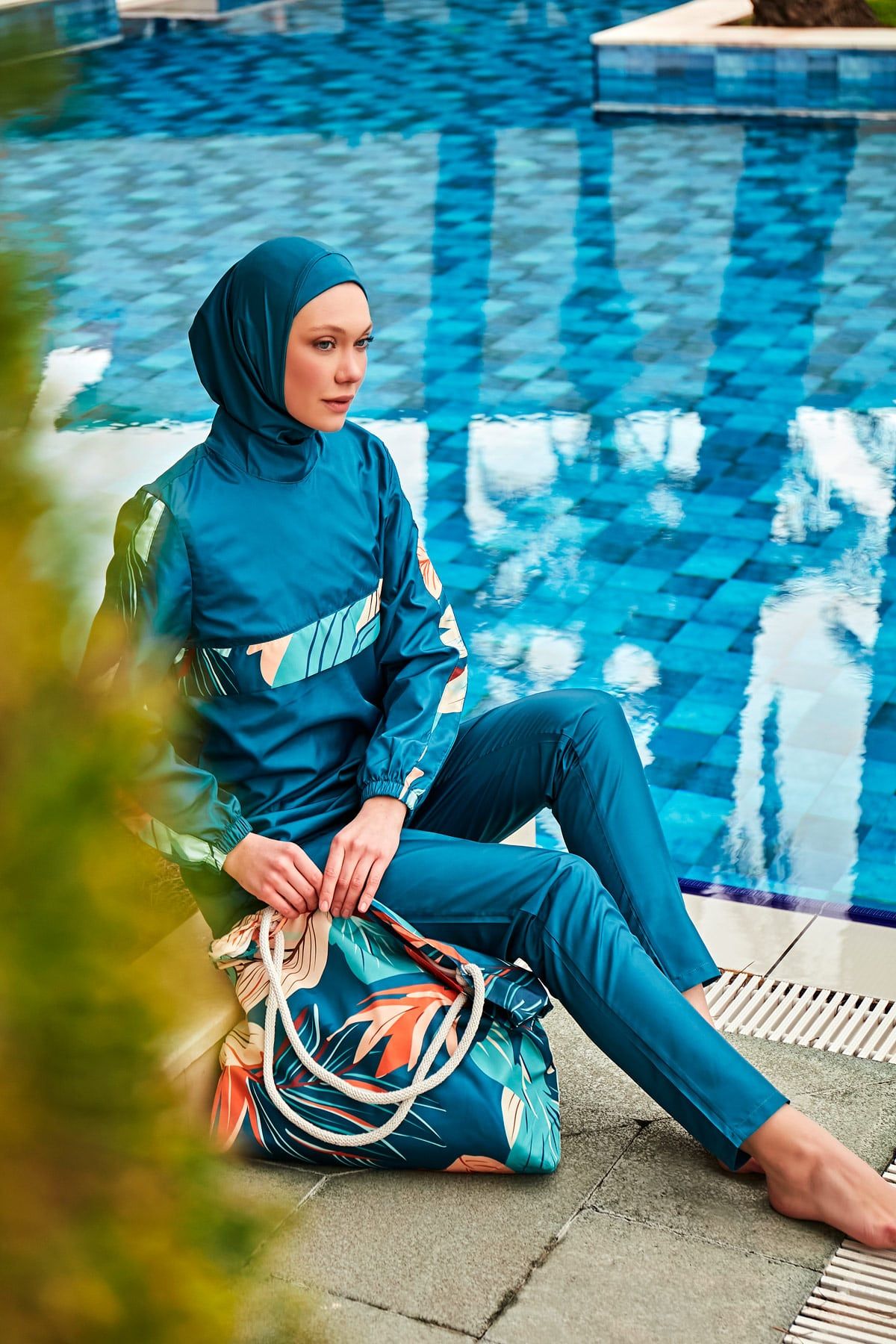 ملابس سباحة بوركيني ملونة ومحتشمة R2410