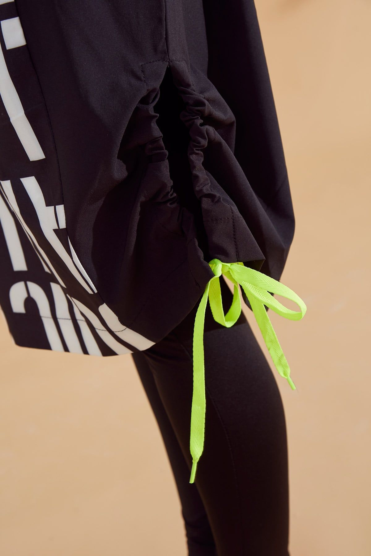 ملابس سباحة محتشمة بوركيني منسوجة باللون الأسود M2301