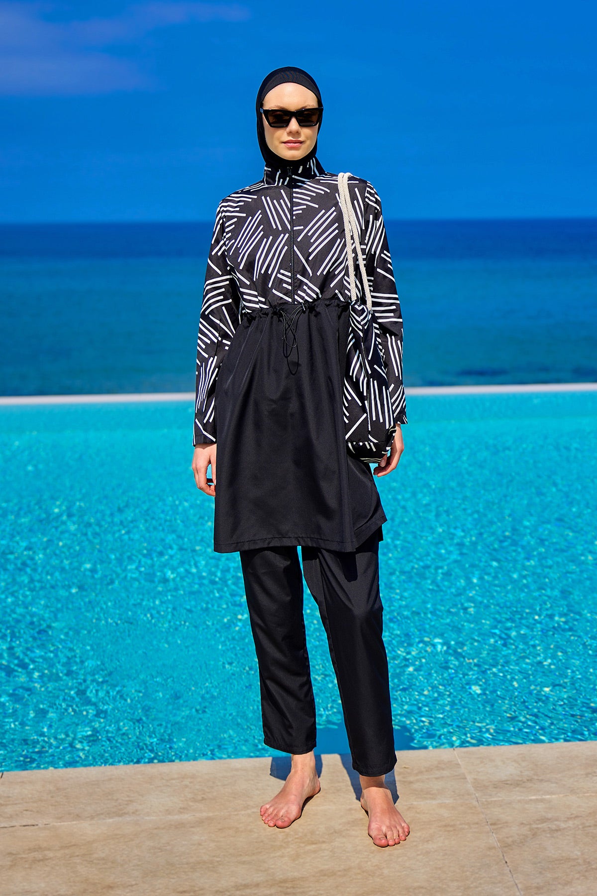 طقم ملابس سباحة محتشمة بتغطية كاملة باللون الأسود للنساء R2509 