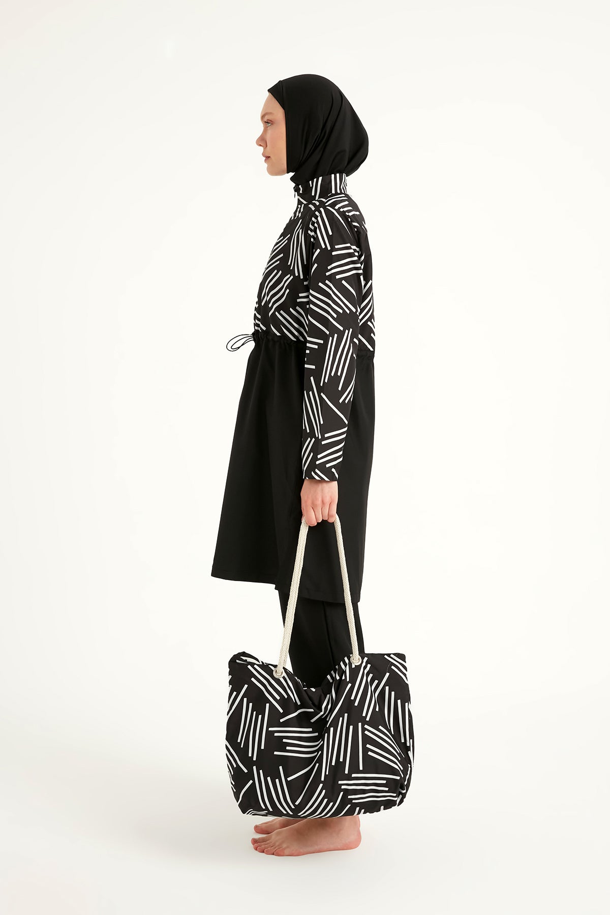 طقم ملابس سباحة محتشمة بتغطية كاملة باللون الأسود للنساء R2509 