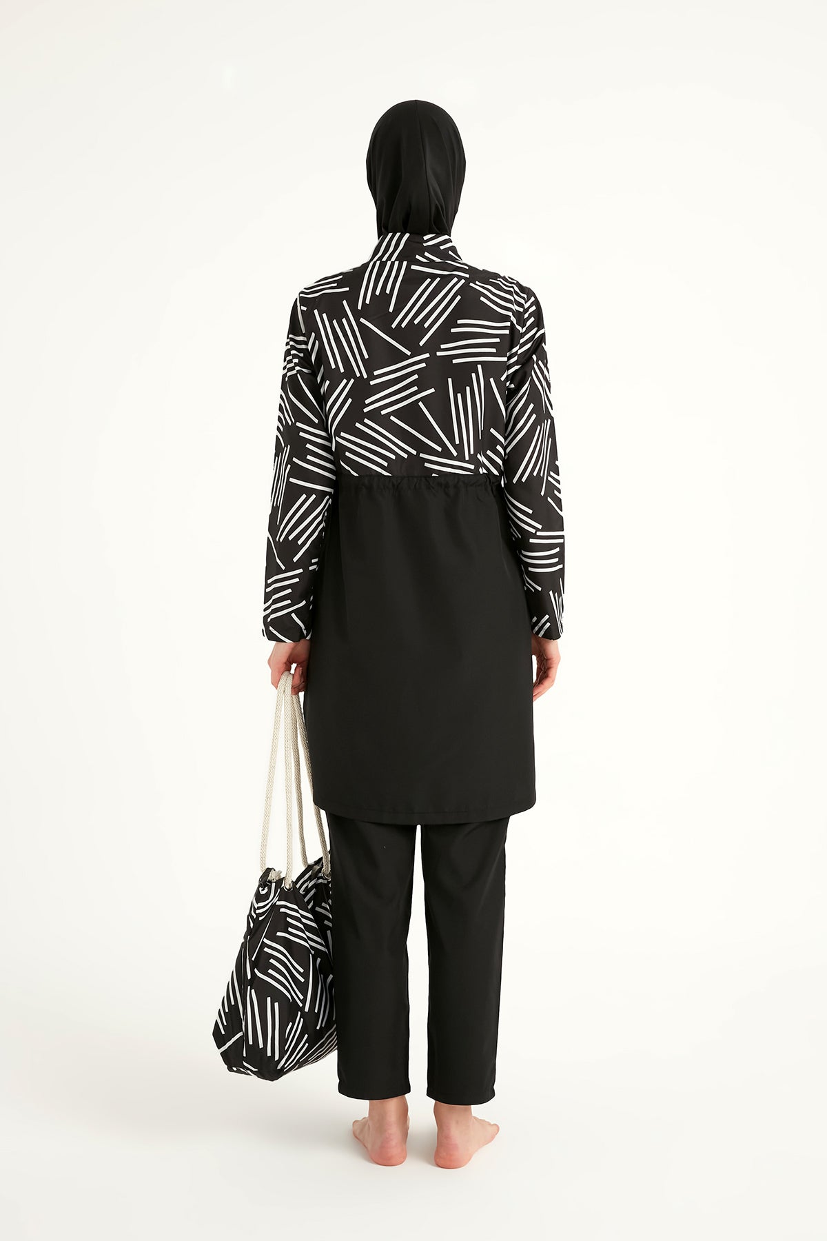 طقم ملابس سباحة محتشمة بتغطية كاملة باللون الأسود للنساء R2509 