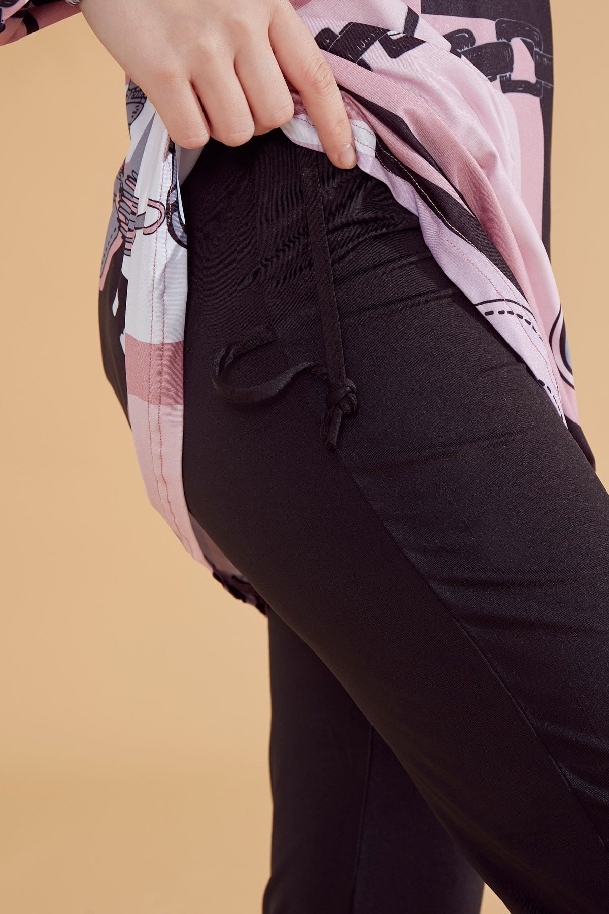 ملابس سباحة محتشمة بوركيني من الليكرا باللون الأسود M2315-1